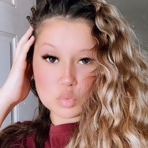 Meet your Posher, Katelyn kealohilani